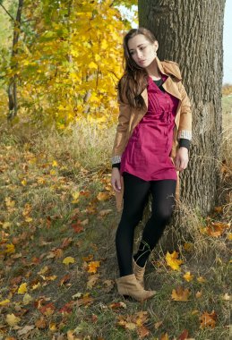 düşünceli genç kadın