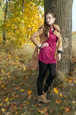 düşünceli genç kadın