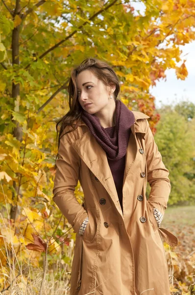 Thoughtful young woman — Stock Photo, Image