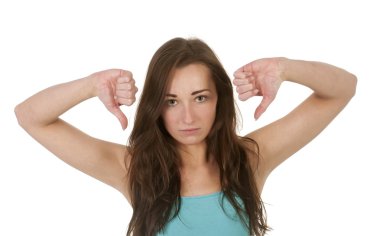 başparmak aşağı gösteren kadınlar