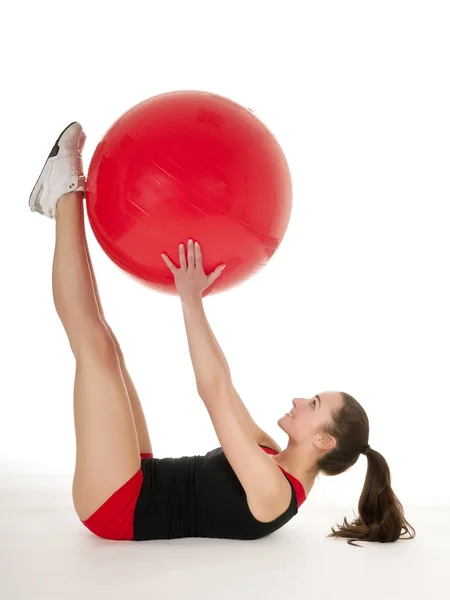 Donna con palla da ginnastica — Foto Stock