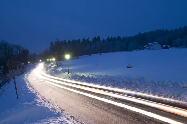Szlak światła samochodów na drodze w nocy spadek — Zdjęcie stockowe
