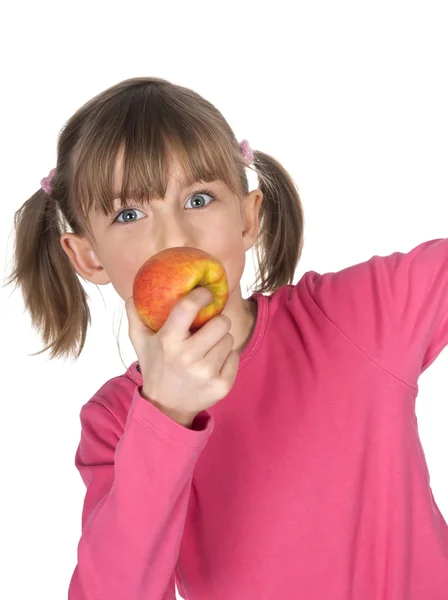Criança mordendo em uma maçã — Fotografia de Stock