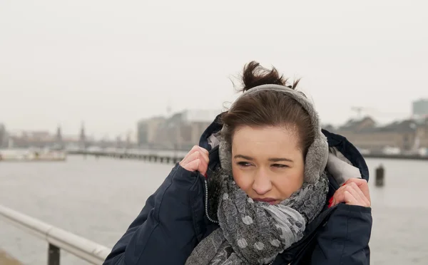 Woman freezing — Stock Photo, Image