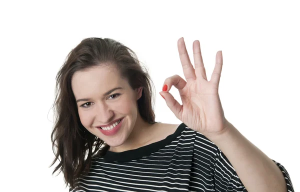 Mujer con un signo de ok — Foto de Stock