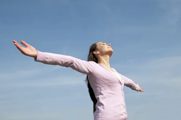 Woman feeling free — Stock Photo, Image