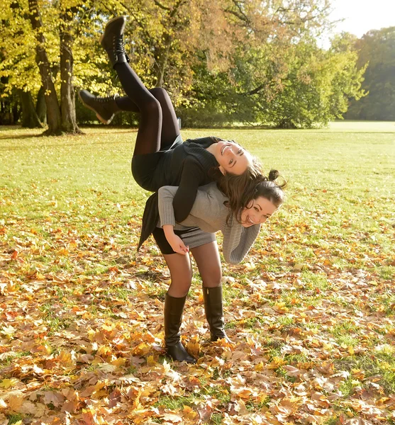 Namoradas felizes — Fotografia de Stock