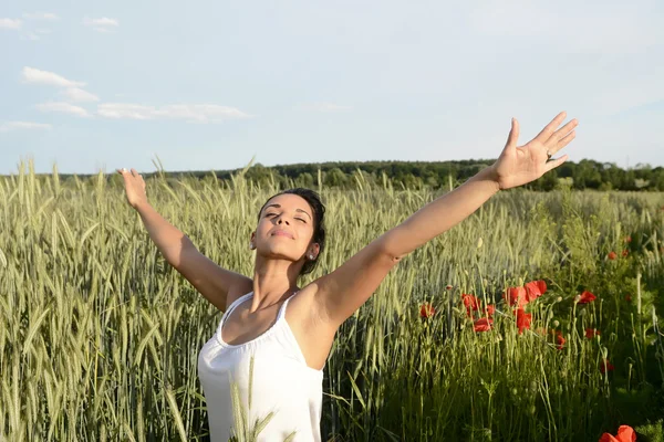 Woman feeling free — Stock Photo, Image