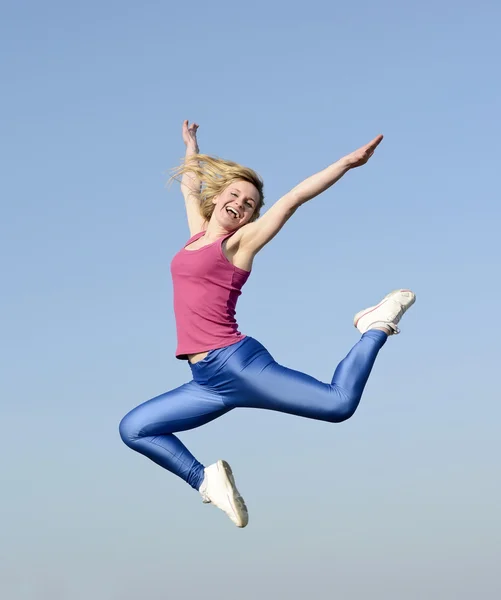 Радостный прыжок — стоковое фото