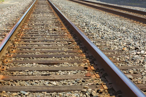 Dos conjuntos de vías de tren — Foto de Stock