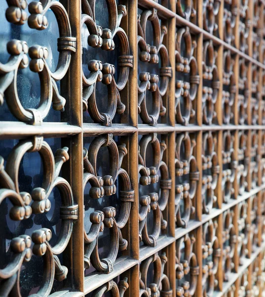 Janela de bronze ornamentação — Fotografia de Stock