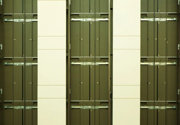 Drei leere Aufzugsschächte — Stockfoto