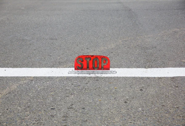 Oude stijl straat niveau stopbord sluiten — Stockfoto