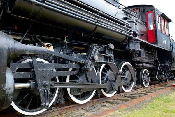 Vecchio treno locomotiva a vapore lato sinistro porta rossa — Foto Stock