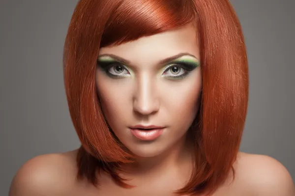 Mujer con el pelo rojo — Foto de Stock