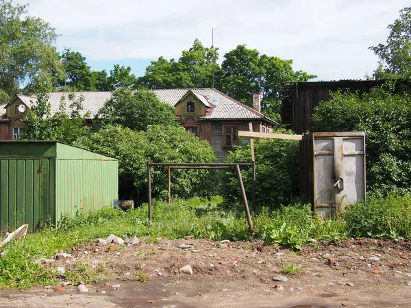 Garagens no pátio — Fotografia de Stock