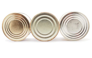 beyaz arkaplanda teneke kutu