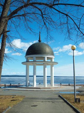 Petrozavodsk: Onega Gölü iskele. Bahar