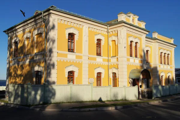 Edifício amarelo — Fotografia de Stock