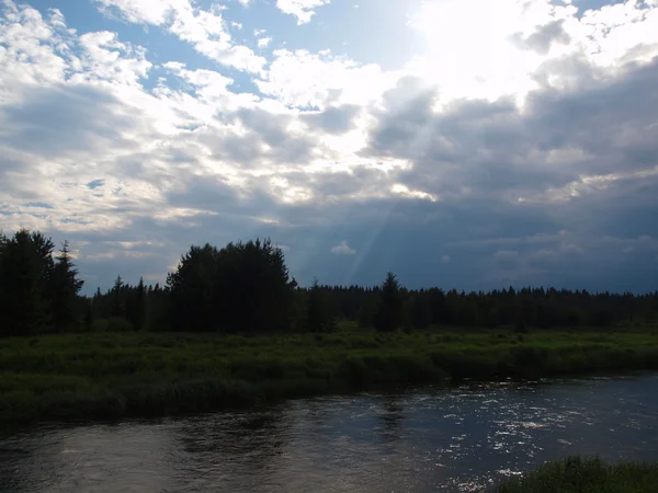 Puesta de sol sobre el río —  Fotos de Stock