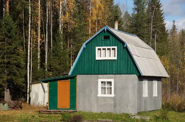 Casa en el pueblo en otoño — Foto de Stock