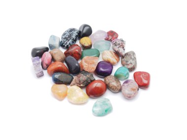 beyaz zemin üzerinde mineral