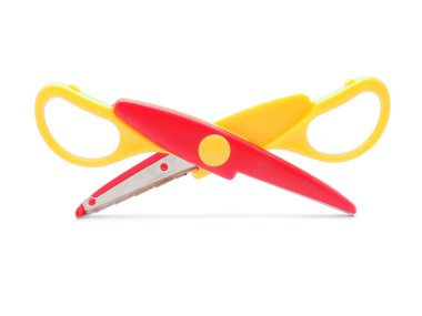 makas kağıt beyaz zemin üzerine