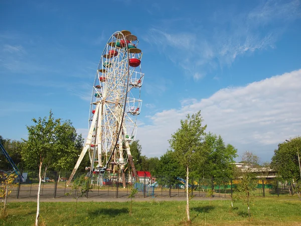 Grande ruota nel parco — Foto Stock