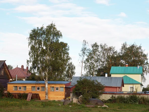 Дом в деревне — стоковое фото