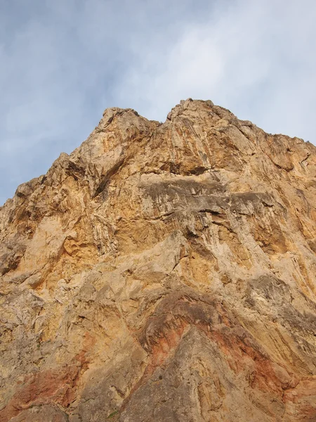 Roccia e cielo — Foto Stock