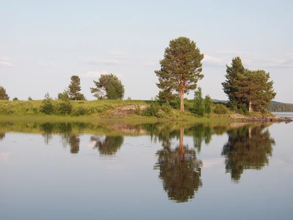 Bellissimo lago nel nord della Carelia, Russia — Foto Stock