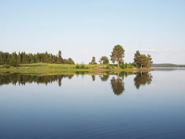 Красиве озеро в північній частині Карелія, Росія — стокове фото