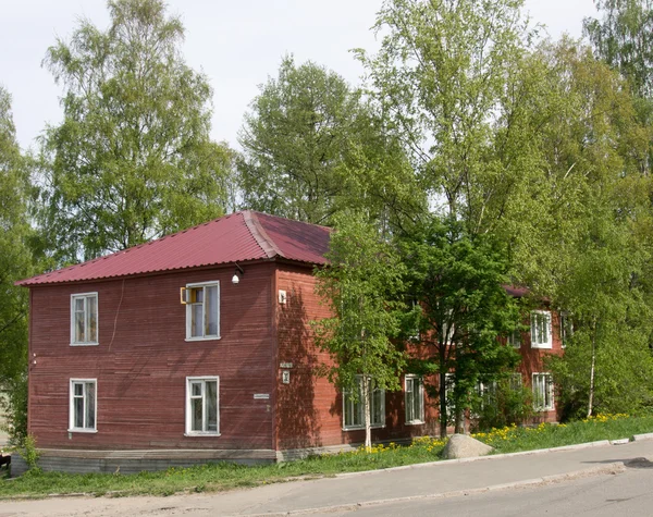 Wooden house in the city — Stock Photo, Image