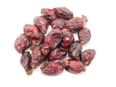 beyaz zemin üzerine kurutulmuş yaban gülü