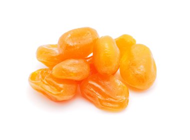 beyaz zemin üzerinde kurumuş mandalina