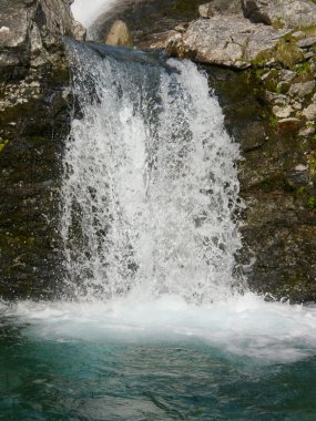 dağlarda düşüyor. Rusya, hibini