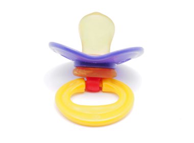 Beyaz bir arka plan üzerinde çocuk kukla