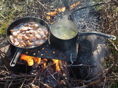 tava ve tencere ateşe
