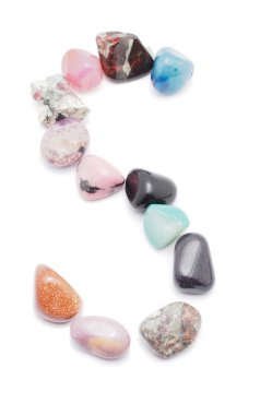 beyaz zemin üzerinde mineral gelen mektup