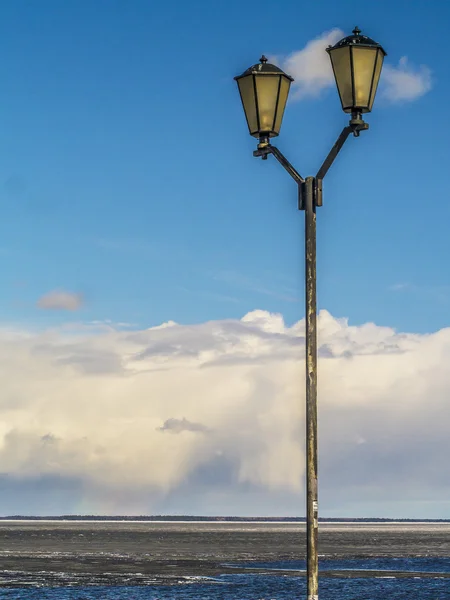 Lanterna no lago — Fotografia de Stock