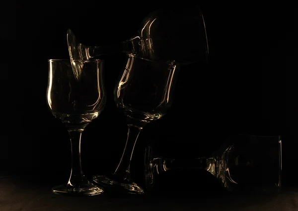 Glas mot en mörk bakgrund — Stockfoto