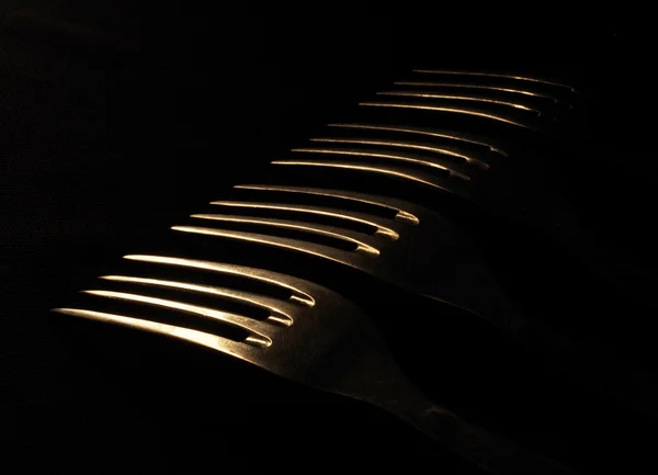 Tenedor sobre un fondo oscuro — Foto de Stock