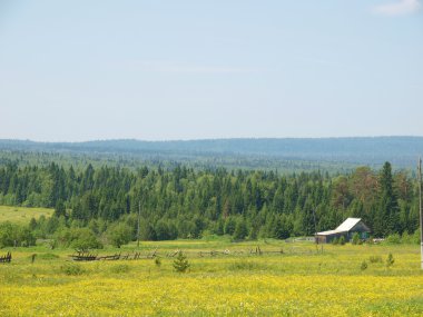 Yaz aylarında köy yukarıda gökyüzü
