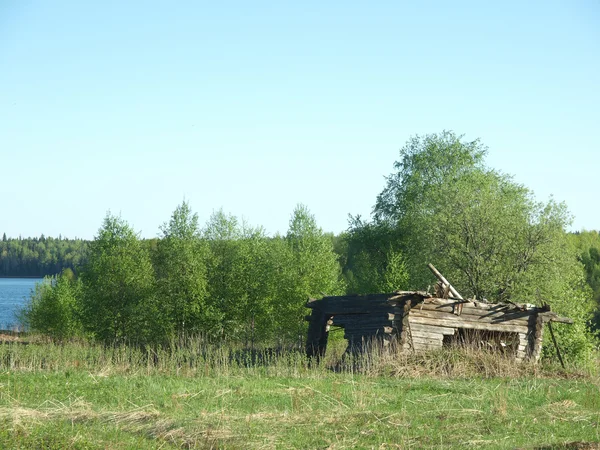 La casa di legno distrutta — Foto Stock