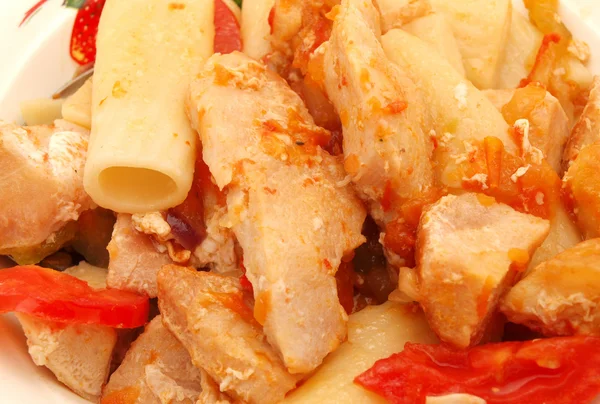 Rigatoni pasta with chicken — Stock Photo, Image