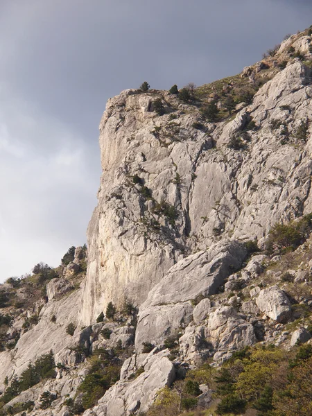 Berg och moln — Stockfoto