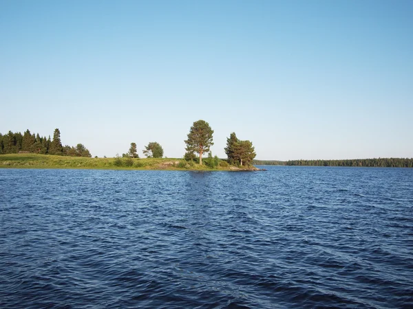 Wunderschöner See im Norden von Karelien, Russland — Stockfoto