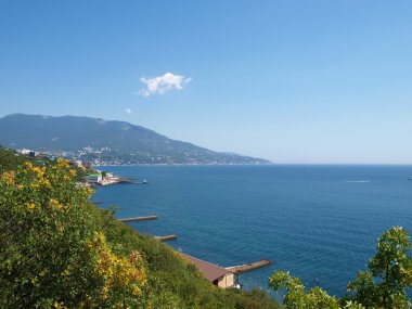 dağlar, gökyüzü ve deniz