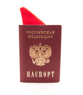 Yeni cap ve beyaz zemin üzerine pasaportu