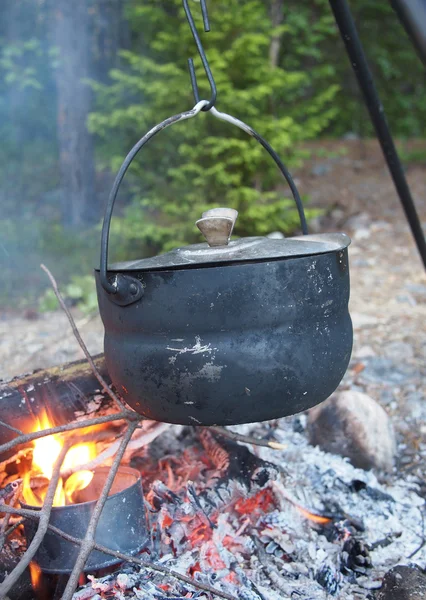 Tradiční táborák vaření — Stock fotografie